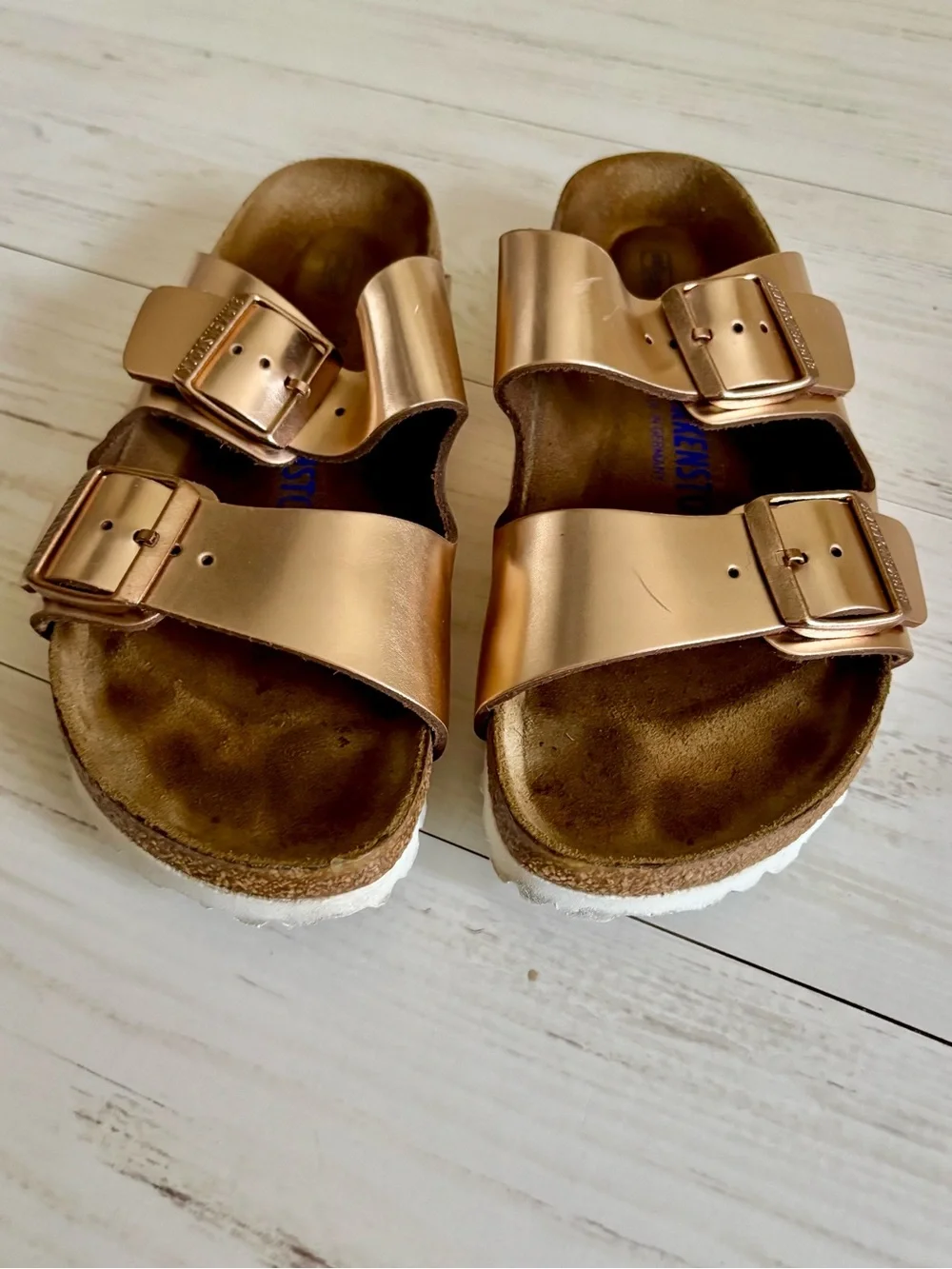 Birkenstock Women’s Arizona Leather Buckle Sandals in Metallic Copper - Picture 4 of 4